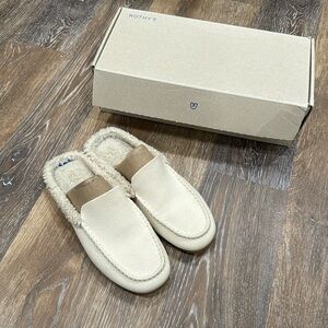 SOLD! Rothy’s Scuff Slipper Snowcap size 9 slippers